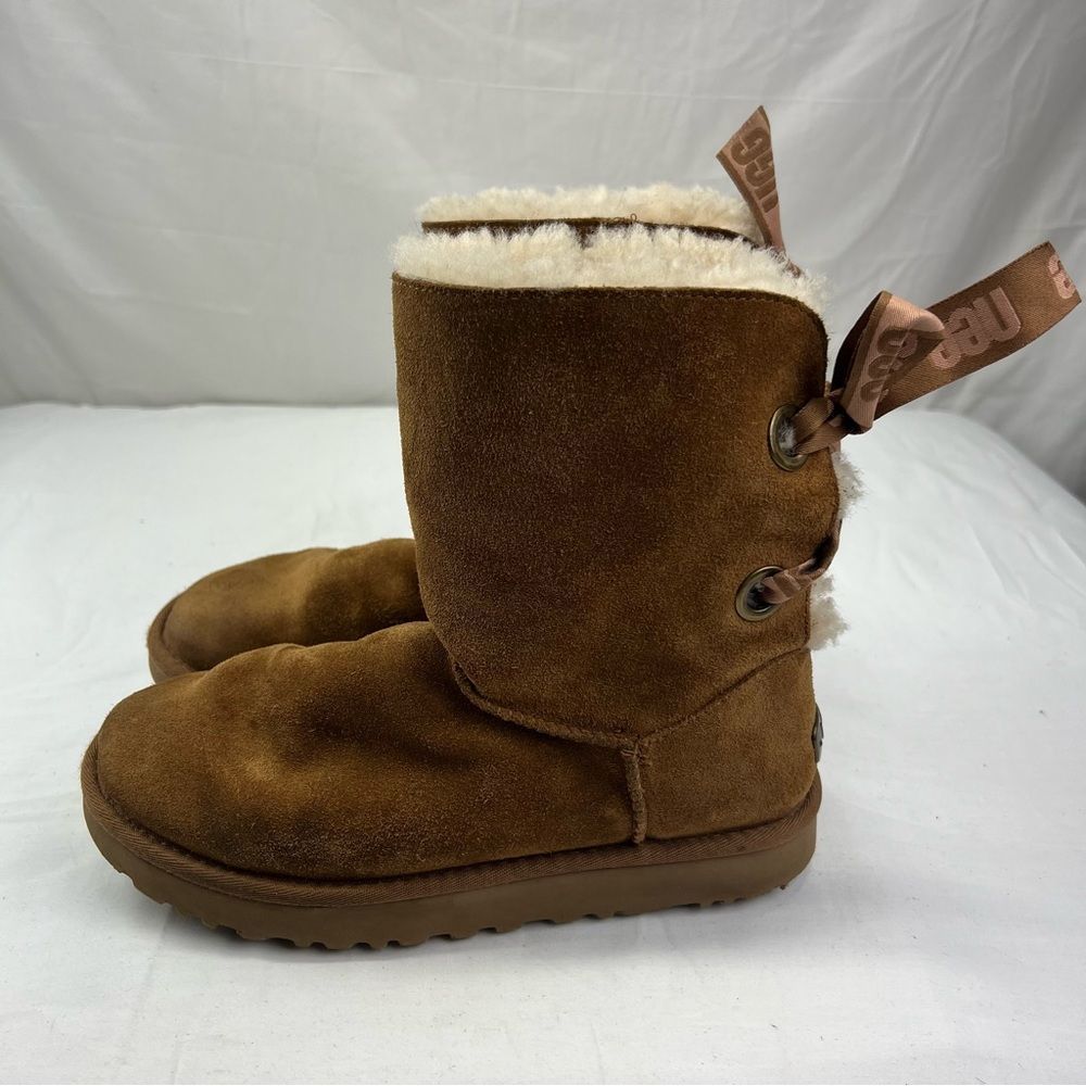 UGG Short Boots Chestnut Suede Bailey Bow Sheepskin Lining Women’s 9 1098075